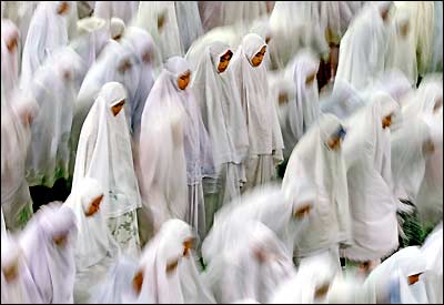 prayingwomen.jpg